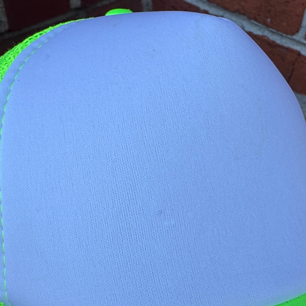 OOFOS Unisex Neon Yellow Green Trucker Hat - Picture 6 of 7